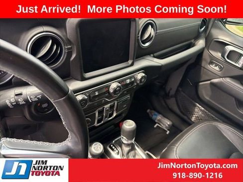 Used 2022 Jeep Wrangler Unlimited Sahara AWD/4WD image 12