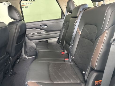 Used 2023 Nissan Pathfinder Platinum w/ Cargo Package AWD/4WD image 25