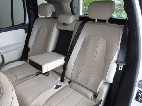 Used 2026 Mercedes-Benz GLB 250 4MATIC image 16