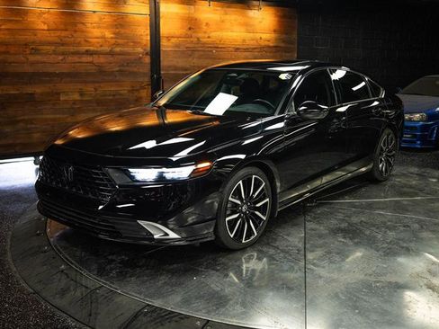 Used 2024 Honda Accord Touring image 2