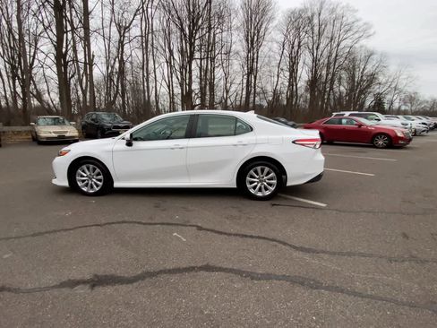 Used 2020 Toyota Camry LE image 10