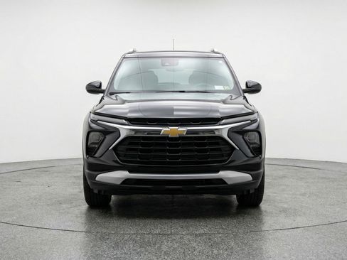Used 2025 Chevrolet TrailBlazer LT FWD image 2