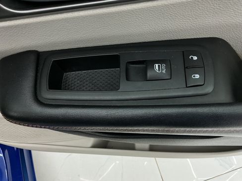 Used 2020 Chrysler Pacifica Touring w/ Advanced Safetytec Group FWD image 40