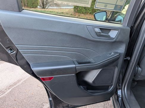 Certified 2022 Ford Escape SE w/ Cold Weather Package image 30