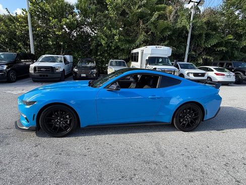 Used 2025 Ford Mustang Coupe RWD image 4
