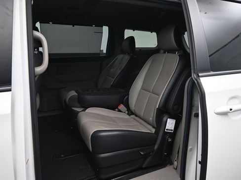 Used 2020 Kia Sedona EX FWD image 26