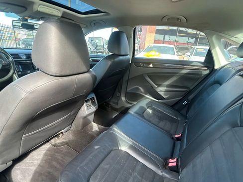 Used 2015 Volkswagen Passat 3.6 SEL Premium image 11