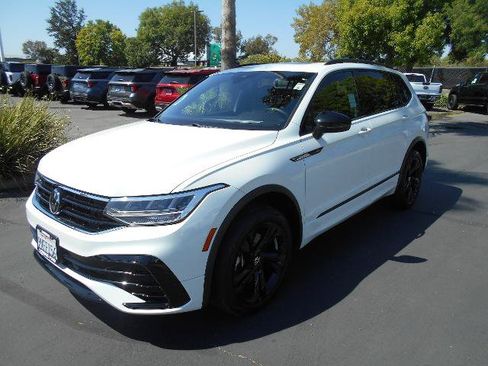 Used 2024 Volkswagen Tiguan SE R-Line AWD/4WD image 1