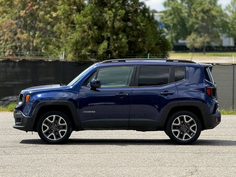 Used 2018 Jeep Renegade Latitude w/ Cold Weather Group AWD/4WD image 8