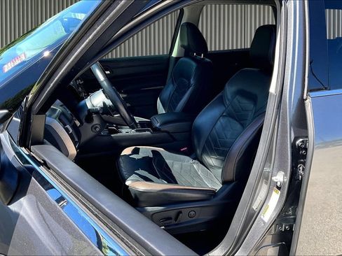Used 2022 Nissan Pathfinder Platinum w/ Cargo Package FWD image 26