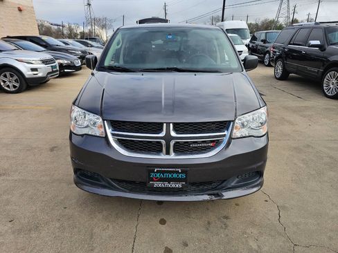 Used 2018 Dodge Grand Caravan SE w/ UConnect Hands-Free Group image 2