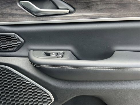 Used 2022 Jeep Grand Cherokee Limited 4xe image 39