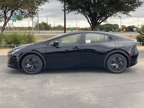 New 2026 Toyota Prius LE image 8