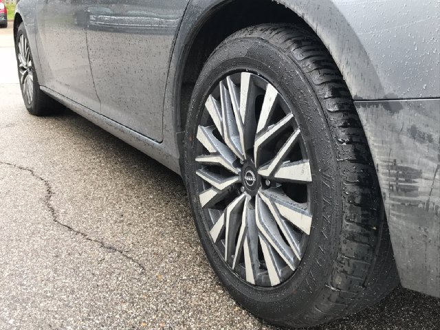 Used 2025 Nissan Altima 2.5 SV FWD image 12