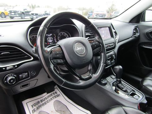 Used 2020 Jeep Cherokee Latitude Plus AWD/4WD image 17