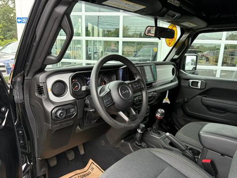 Used 2024 Jeep Wrangler Sport AWD/4WD image 26