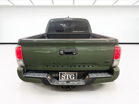 Used 2021 Toyota Tacoma TRD Sport w/ Technology Package RWD image 5