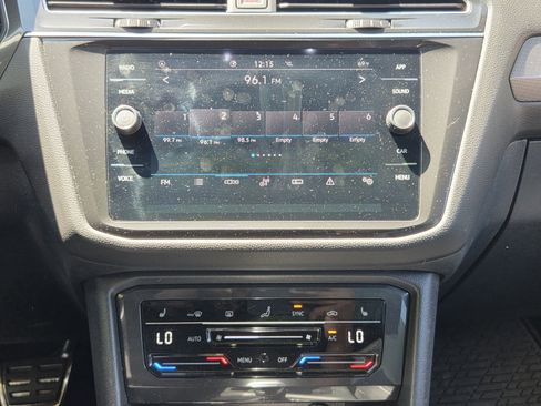 Used 2022 Volkswagen Tiguan SE R-Line image 18