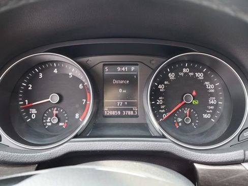 Used 2017 Volkswagen Passat 1.8T SE FWD image 17