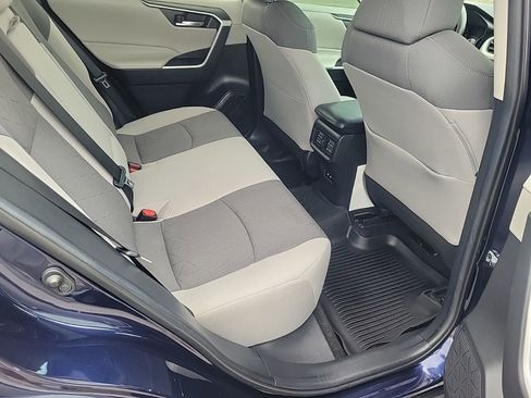 Used 2021 Toyota RAV4 XLE w/ Convenience Package FWD image 13