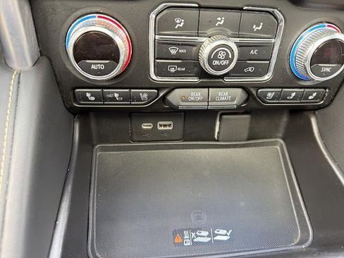 Used 2021 GMC Yukon SLT w/ SLT Luxury Plus Package AWD/4WD image 33