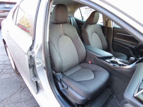 Used 2020 Toyota Camry LE image 16