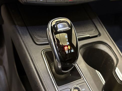 Used 2021 Cadillac XT4 Premium Luxury FWD image 29
