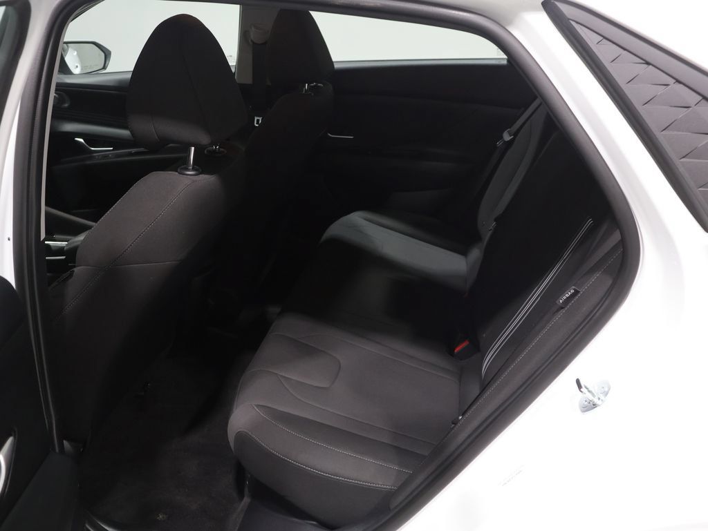 Used 2026 Hyundai Elantra Hybrid FWD image 18
