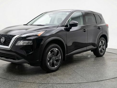 Used 2025 Nissan Rogue SV image 3