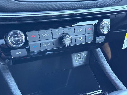 New 2026 Jeep Compass Limited image 20