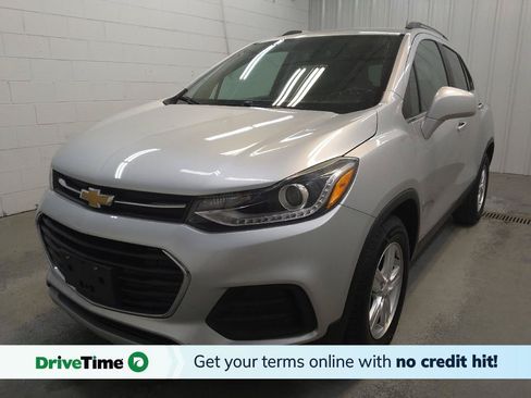 Used 2018 Chevrolet Trax LT w/ LT Convenience Package FWD image 1