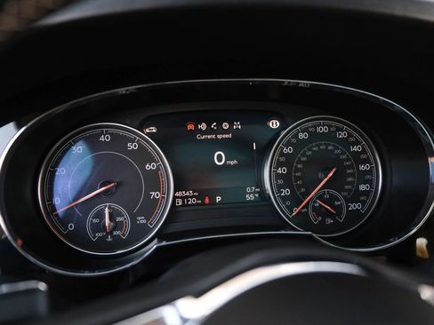 Used 2018 Bentley Bentayga image 39