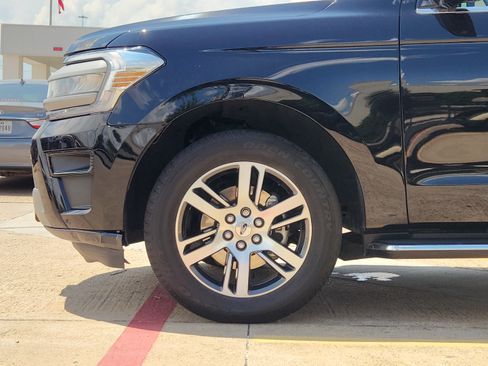 Used 2023 Ford Expedition XLT RWD image 5
