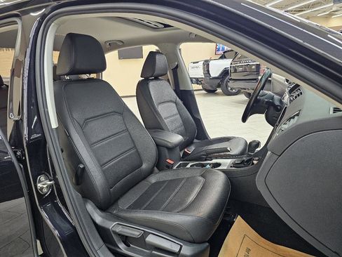 Used 2019 Volkswagen Passat Wolfsburg Edition image 19