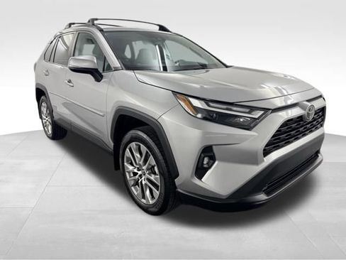 Used 2022 Toyota RAV4 XLE Premium FWD image 11