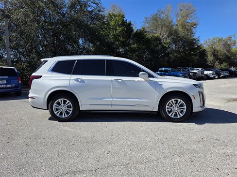 Used 2023 Cadillac XT6 Luxury image 3