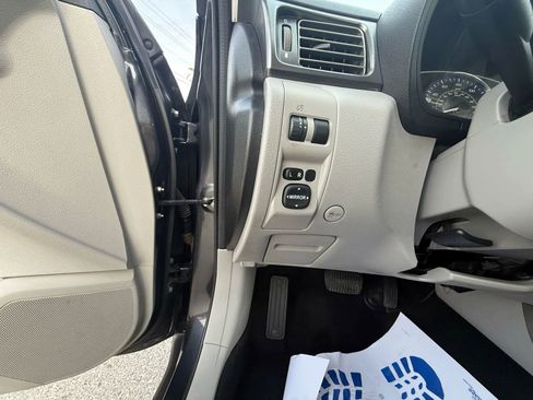 Used 2011 Subaru Forester 2.5X w/ Alloy Wheel Value Pkg image 19