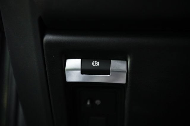 Used 2023 Land Rover Defender 130 X-Dynamic SE AWD/4WD image 31