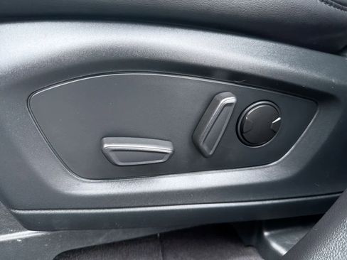 Used 2023 Ford Explorer XLT w/ Equipment Group 202A image 18