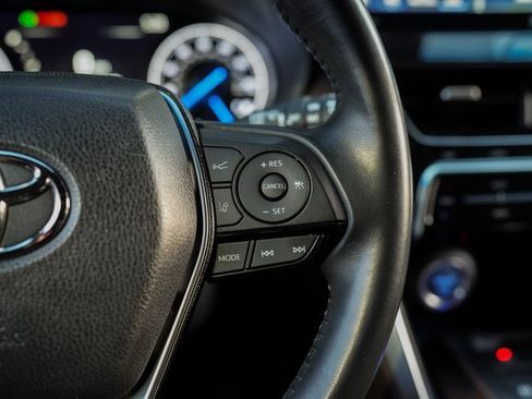 Used 2022 Toyota Venza XLE image 27