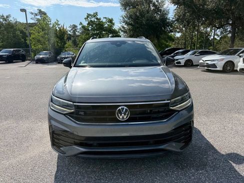 Used 2023 Volkswagen Tiguan SE R-Line FWD image 2
