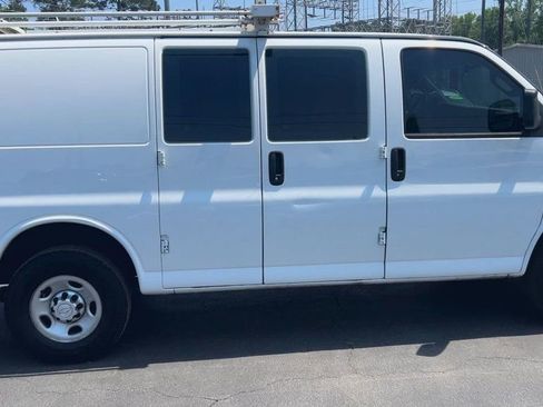 Used 2019 Chevrolet Express 2500 w/ Driver Convenience Package RWD image 9