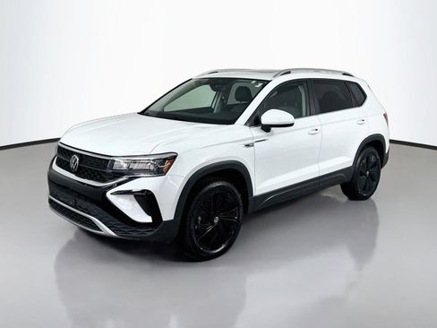Certified 2024 Volkswagen Taos SE AWD/4WD image 1