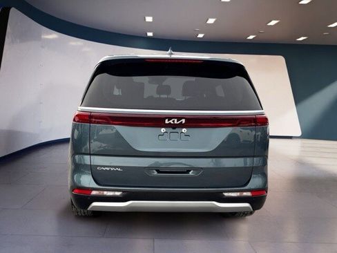 Certified 2024 Kia Carnival EX image 4