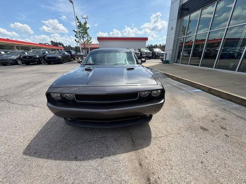 Used 2014 Dodge Challenger SXT RWD image 7