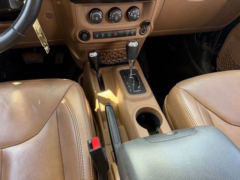 Used 2015 Jeep Wrangler Unlimited Sahara w/ Max Tow Package AWD/4WD image 16