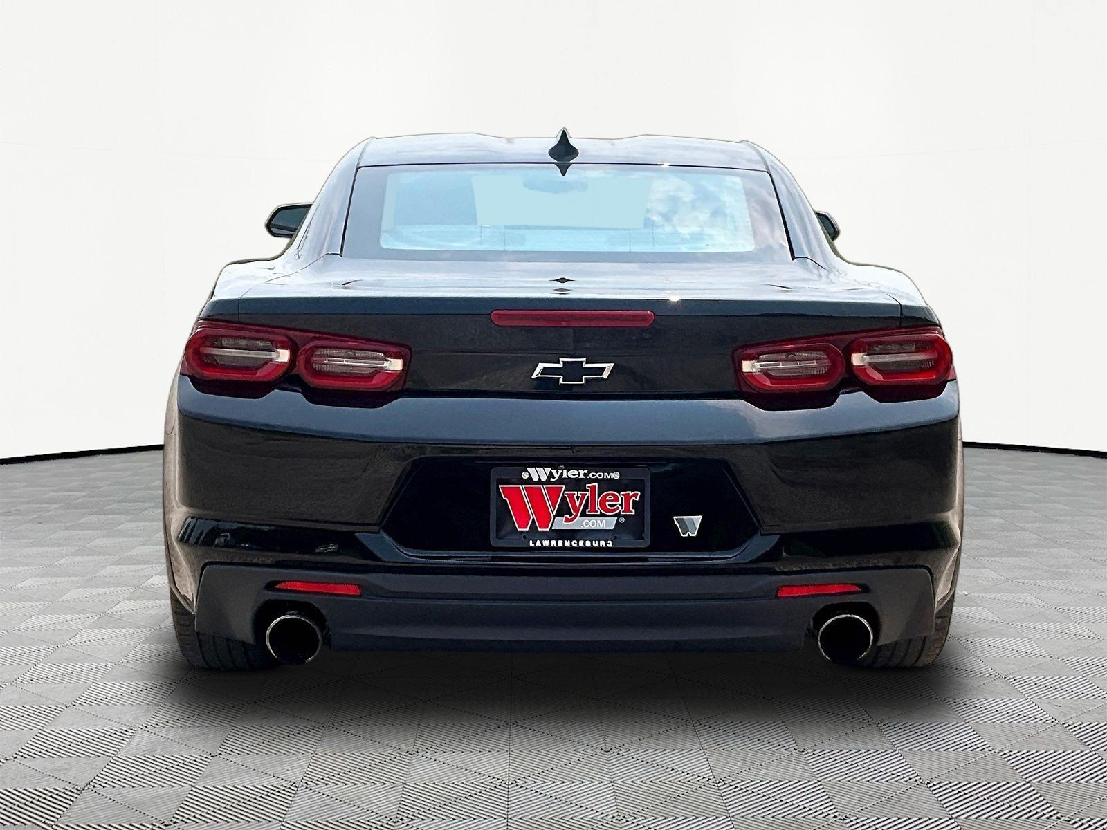 Used 2021 Chevrolet Camaro LT RWD image 5