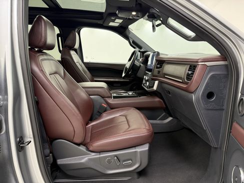 Used 2024 Ford Expedition Limited image 31