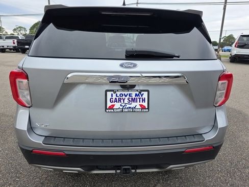 Used 2022 Ford Explorer XLT w/ Equipment Group 202A image 7