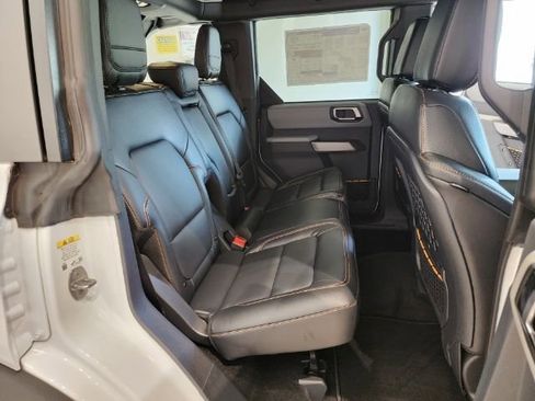 Used 2023 Ford Bronco Badlands image 12